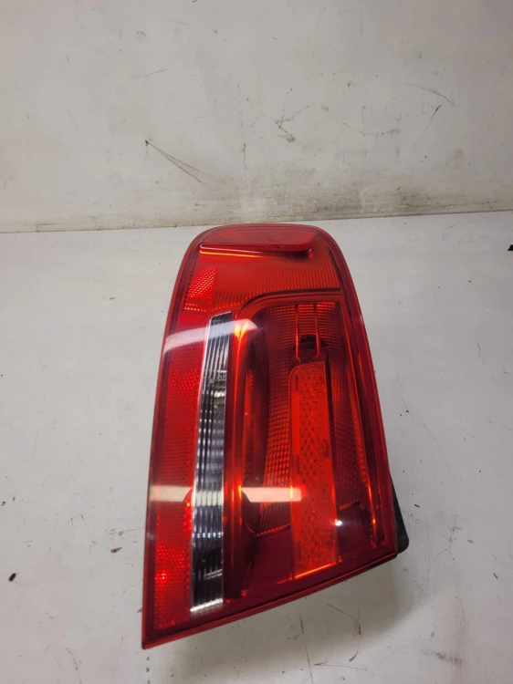 LAMPA LEWY TYŁ W BŁOTNIK AUDI A4 B8 8K5945095E