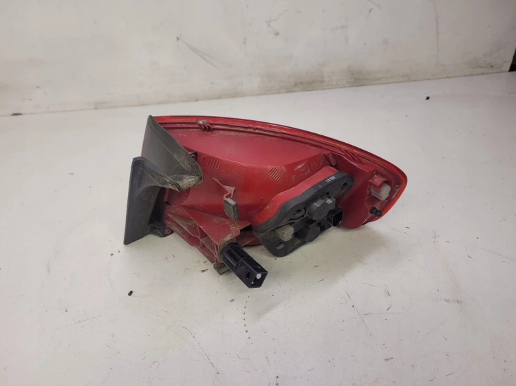 LAMPA LEWY TYŁ W BŁOTNIK AUDI A4 B8 8K5945095E