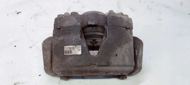 ZACISK HAMULCOWY PRAWY PRZÓD AUDI A4 A5 8K0106AC