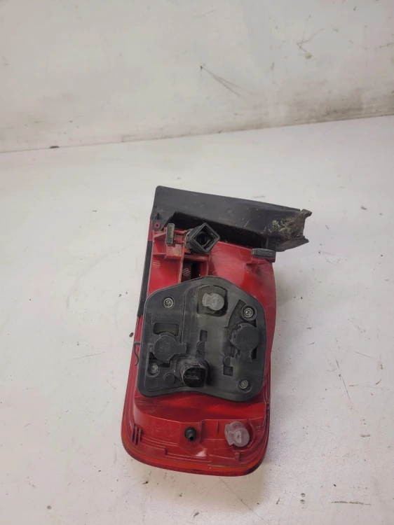 LAMPA LEWY TYŁ W BŁOTNIK AUDI A4 B8 8K5945095E