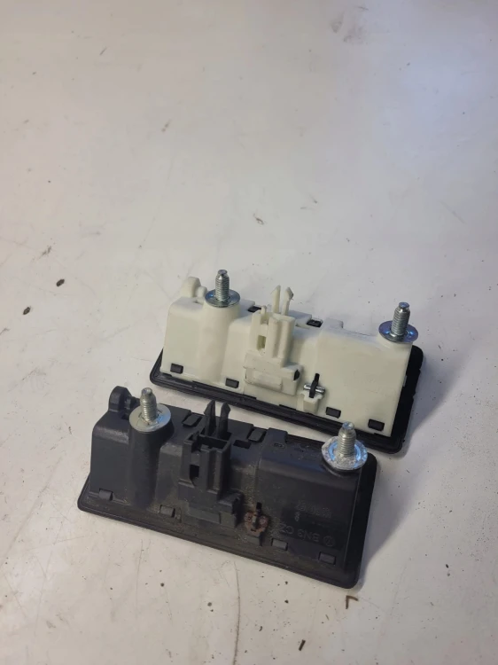 KLAMKA KLAPY TYŁ AUDI A4 A5 A6 Q5 5N0827566B