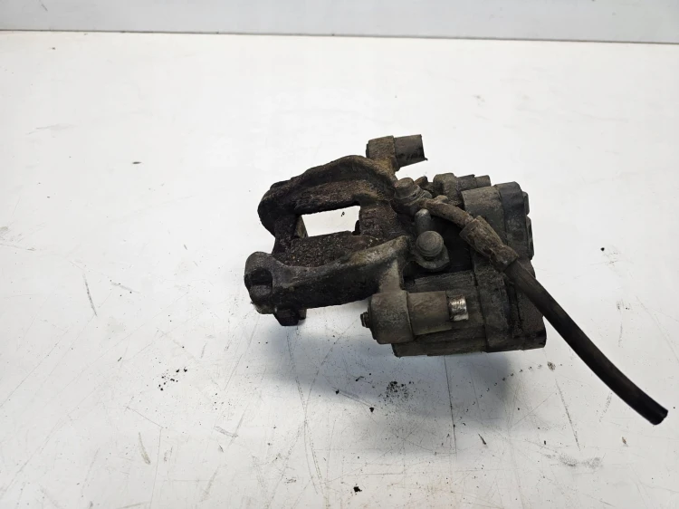ZACISK HAMULCOWY LEWY TYŁ AUDI A3 8V VW SEAT SKODA 5Q0615405AM