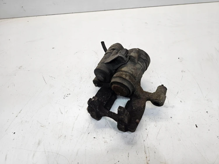 ZACISK HAMULCOWY LEWY TYŁ AUDI A3 8V VW SEAT SKODA 5Q0615405AM