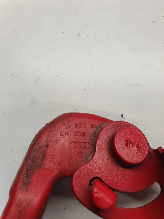 ZAWIAS MASKI LEWY AUDI A3 8P LIFT 8P0823301 LY3J