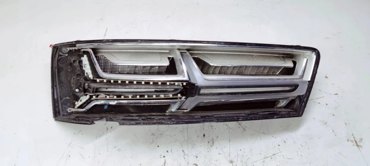 LAMPA LEWY TYŁ AUDI Q7 4M 4M0945093D USZKODZONA