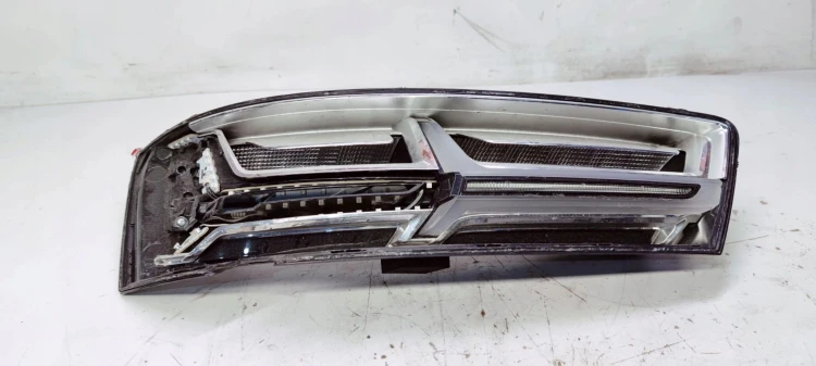 LAMPA LEWY TYŁ AUDI Q7 4M 4M0945093D USZKODZONA