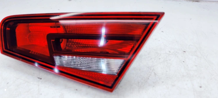 LAMPA PRAWY TYŁ W KLAPĘ AUDI A3 8V 3D 8V3945094