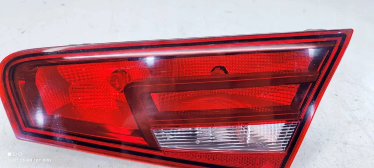 LAMPA PRAWY TYŁ W KLAPĘ AUDI A3 8V 3D 8V3945094