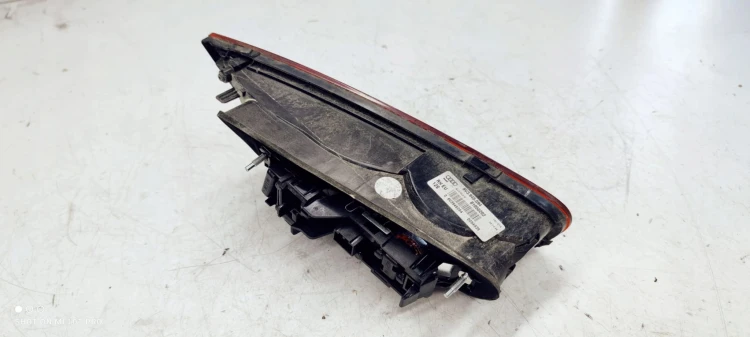 LAMPA PRAWY TYŁ W KLAPĘ AUDI A3 8V 3D 8V3945094