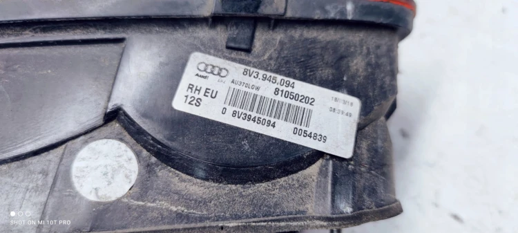 LAMPA PRAWY TYŁ W KLAPĘ AUDI A3 8V 3D 8V3945094