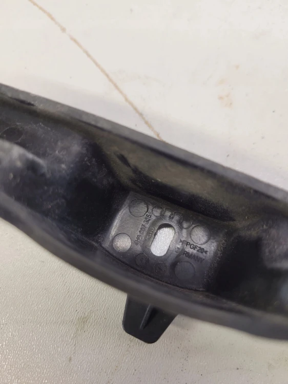 ŚLIZG ZDERZAKA LEWY TYŁ AUDI A8 D4 4H0807365A