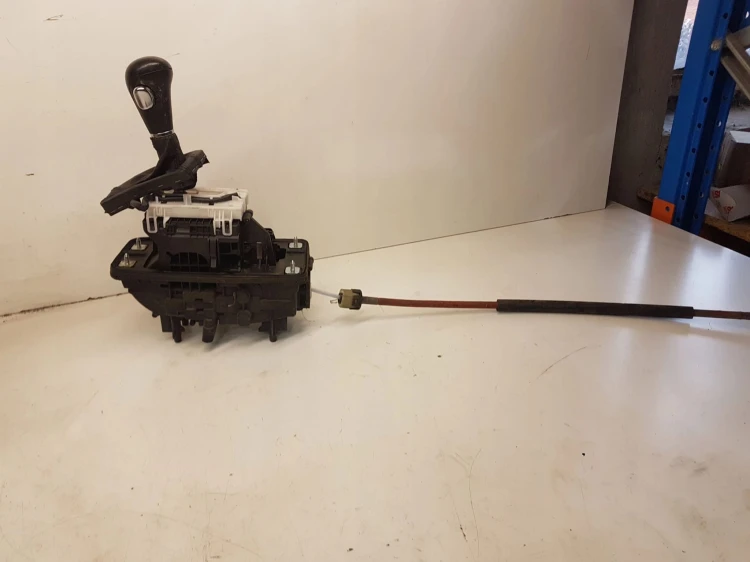 WYBIERAK LEWAREK ZMIANY BIEGÓW AUDI A6 C6 AUTOMAT 4F2713041R UK