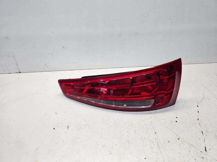 LAMPA PRAWY TYŁ AUDI Q3 8U 8U0945094 ZWYKŁA NA ŻARÓWKI