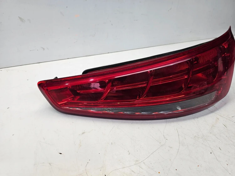 LAMPA PRAWY TYŁ AUDI Q3 8U 8U0945094 ZWYKŁA NA ŻARÓWKI