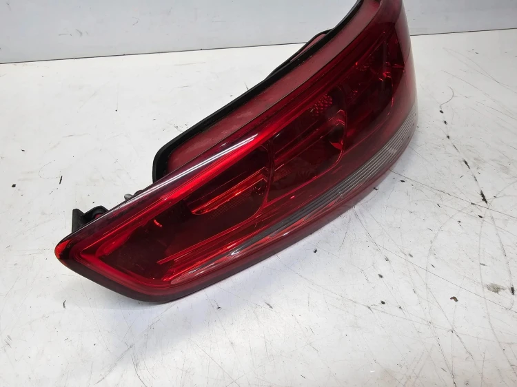 LAMPA PRAWY TYŁ AUDI Q3 8U 8U0945094 ZWYKŁA NA ŻARÓWKI