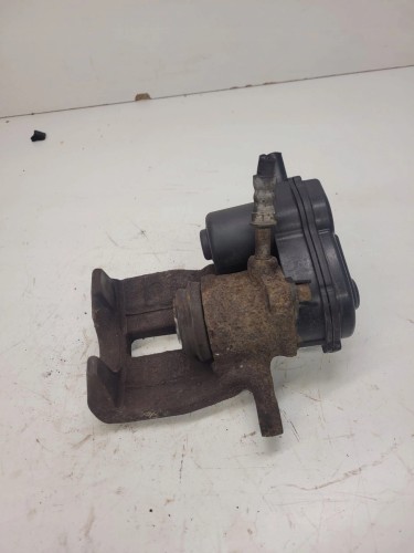 ZACISK HAMULCOWY PRAWY TYŁ AUDI A4 A5 A6 SQ5 6454A
