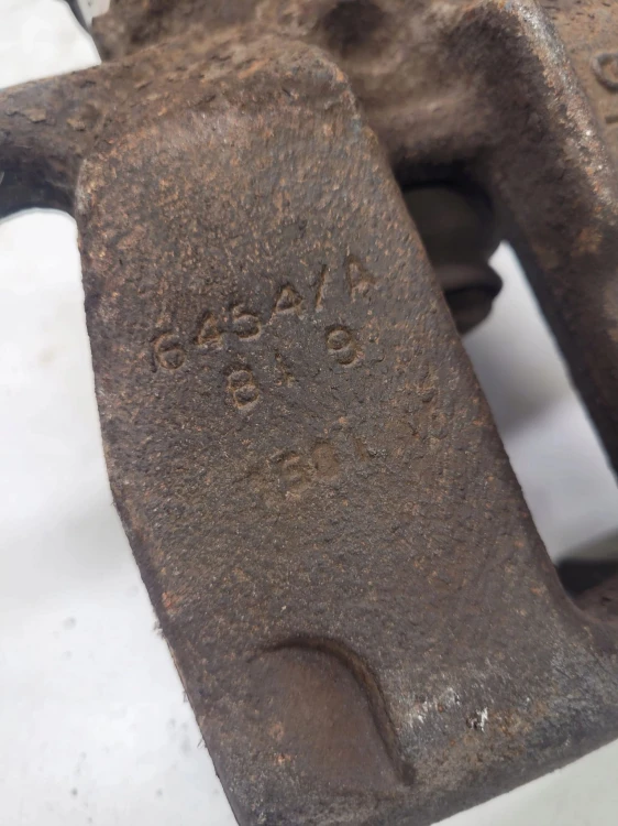 ZACISK HAMULCOWY PRAWY TYŁ AUDI A4 A5 A6 SQ5 6454A