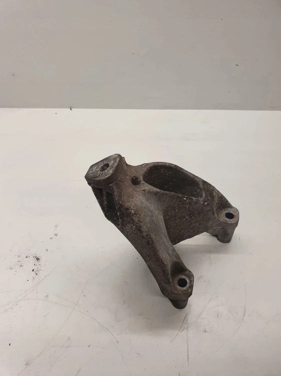 ŁAPA SILNIKA LEWA AUDI A4 A5 2.0 CGLC 8K0199307BM