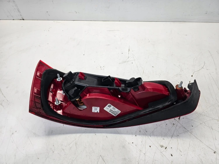 LAMPA PRAWY TYŁ AUDI Q3 8U 8U0945094 ZWYKŁA NA ŻARÓWKI