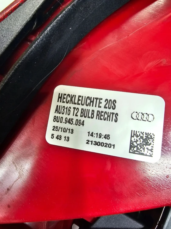LAMPA PRAWY TYŁ AUDI Q3 8U 8U0945094 ZWYKŁA NA ŻARÓWKI