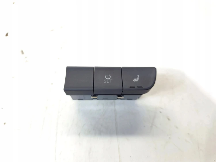 WŁĄCZNIK PRZEŁĄCZNIK OGRZEWANIA FOTELI SET AUDI A1 8X 8X0959674C