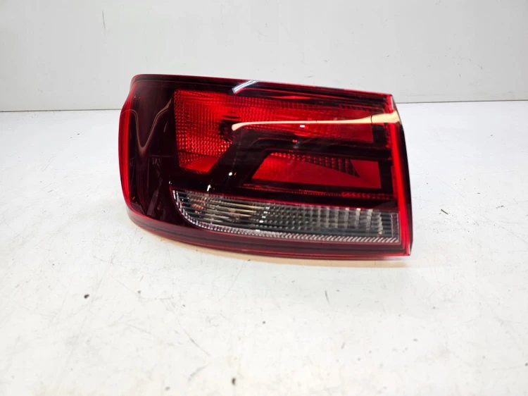 LAMPA LEWY TYŁ W BŁOTNIK AUDI A3 8V SEDAN 8V5945095