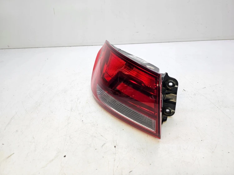 LAMPA LEWY TYŁ W BŁOTNIK AUDI A3 8V SEDAN 8V5945095