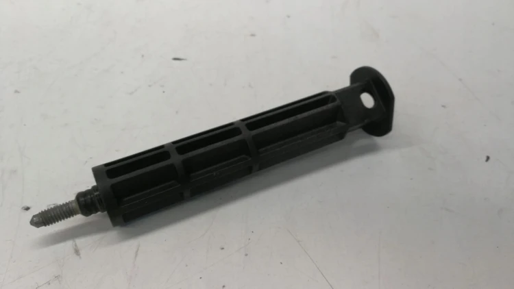 ŚRUBA UCHWYT LAMPY AUDI A4 B7 B8 AVANT 8E0945246B