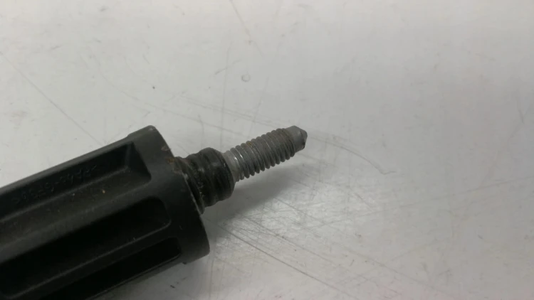 ŚRUBA UCHWYT LAMPY AUDI A4 B7 B8 AVANT 8E0945246B