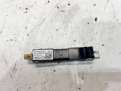 WZMACNIACZ ANTENOWY AUDI A6 C7 4G9035225A
