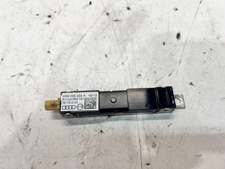 WZMACNIACZ ANTENOWY AUDI A6 C7 4G9035225A