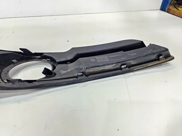 KRATKA ATRAPA ZDERZAKA AUDI A3 8P LIFT 8P0807681AA