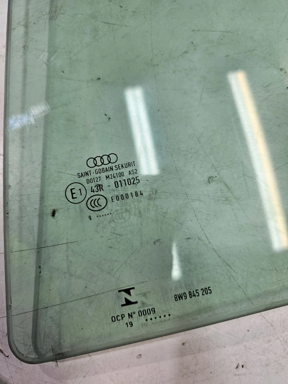 SZYBA BOCZNA DRZWI LEWY TYŁ AUDI A4 B9 AVANT 8W9845205 2019R