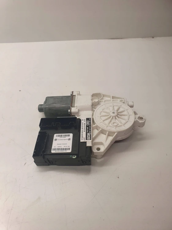 SILNICZEK SZYBY PRAWY AUDI A3 8P LIFT 8P4959802B