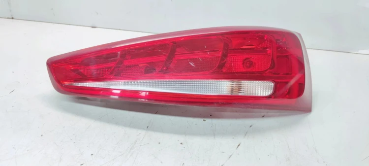 LAMPA PRAWY TYŁ AUDI Q3 8U 8U0945094 ZWYKŁA NA ŻARÓWKI