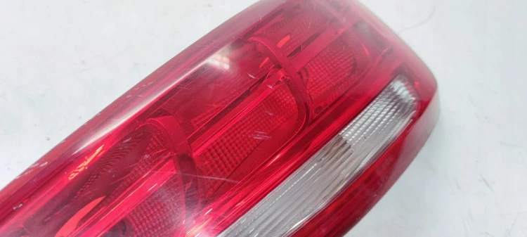 LAMPA PRAWY TYŁ AUDI Q3 8U 8U0945094 ZWYKŁA NA ŻARÓWKI