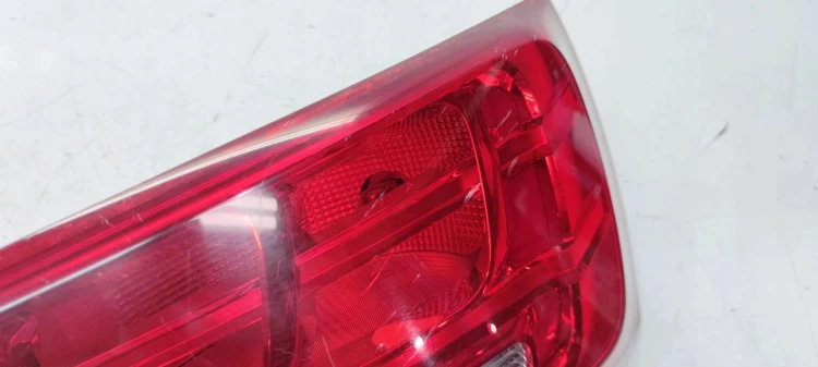 LAMPA PRAWY TYŁ AUDI Q3 8U 8U0945094 ZWYKŁA NA ŻARÓWKI