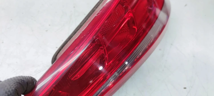 LAMPA PRAWY TYŁ AUDI Q3 8U 8U0945094 ZWYKŁA NA ŻARÓWKI