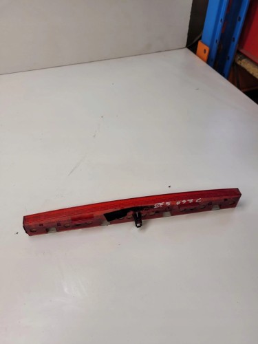 ŚWIATŁO STOP TRZECIE AUDI A4 B7 SEDAN 8E5945097C