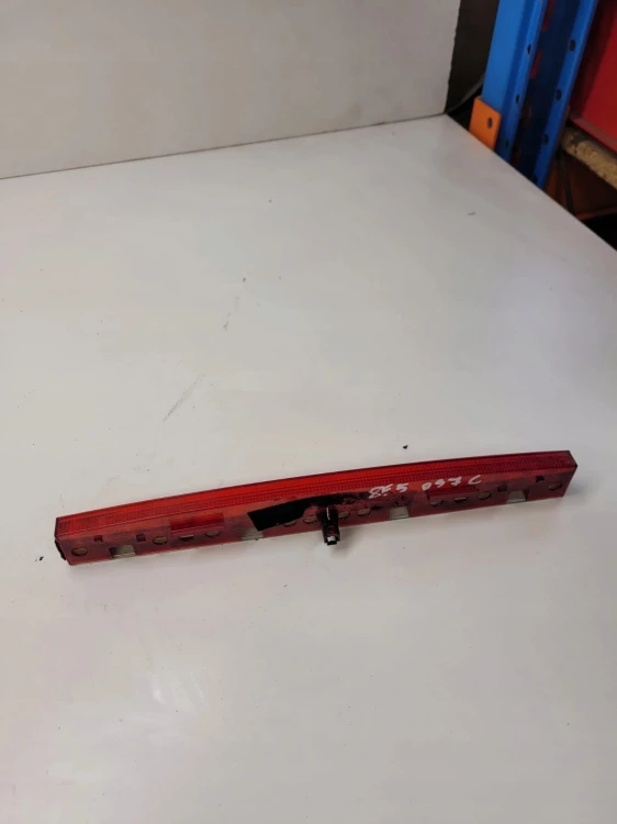 ŚWIATŁO STOP TRZECIE AUDI A4 B7 SEDAN 8E5945097C