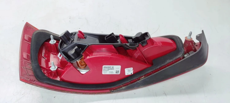 LAMPA PRAWY TYŁ AUDI Q3 8U 8U0945094 ZWYKŁA NA ŻARÓWKI