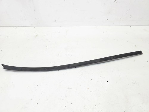 LISTWA ZGARNIAJĄCA SZYBY LEWA AUDI Q7 4L0854327