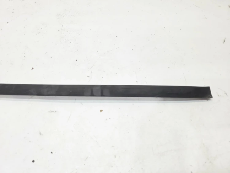 LISTWA ZGARNIAJĄCA SZYBY LEWA AUDI Q7 4L0854327