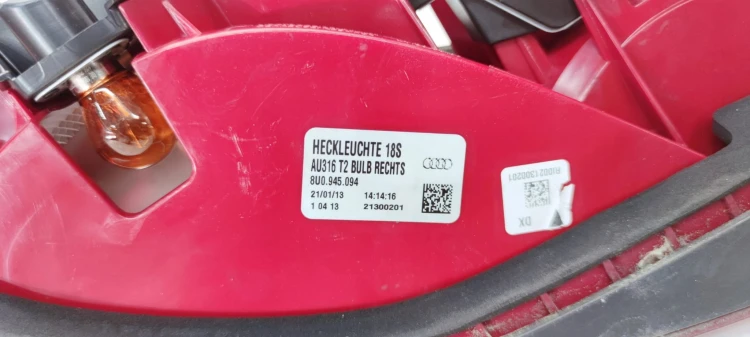 LAMPA PRAWY TYŁ AUDI Q3 8U 8U0945094 ZWYKŁA NA ŻARÓWKI
