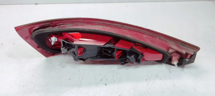 LAMPA PRAWY TYŁ AUDI Q3 8U 8U0945094 ZWYKŁA NA ŻARÓWKI