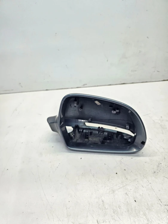 OBUDOWA LUSTERKA PRAWA AUDI A4 B8 A3 8P LIFT 8K0857528D LY7E