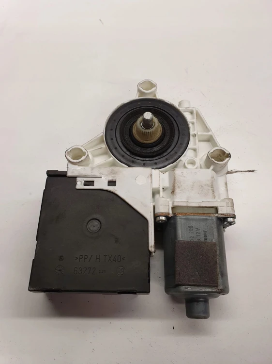 SILNICZEK SZYBY PRAWY AUDI A3 8P LIFT 8P0959802H