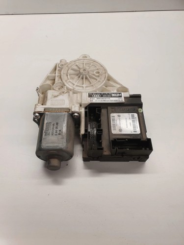 SILNICZEK SZYBY PRAWY AUDI A3 8P LIFT 8P0959802H