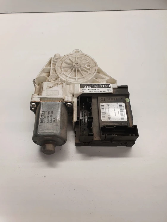 SILNICZEK SZYBY PRAWY AUDI A3 8P LIFT 8P0959802H