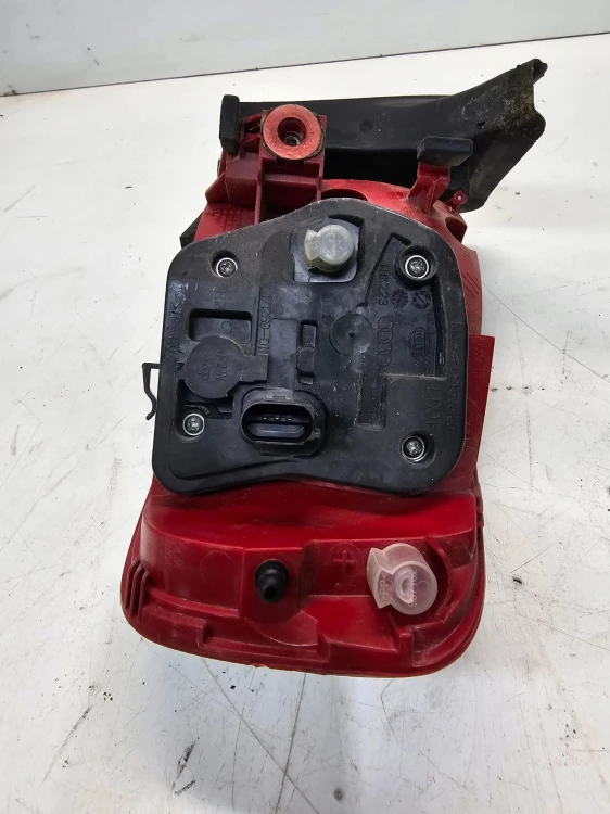 LAMPA LEWY TYŁ W BŁOTNIK AUDI A4 B8 8K5945095K LED NA CZĘŚCI